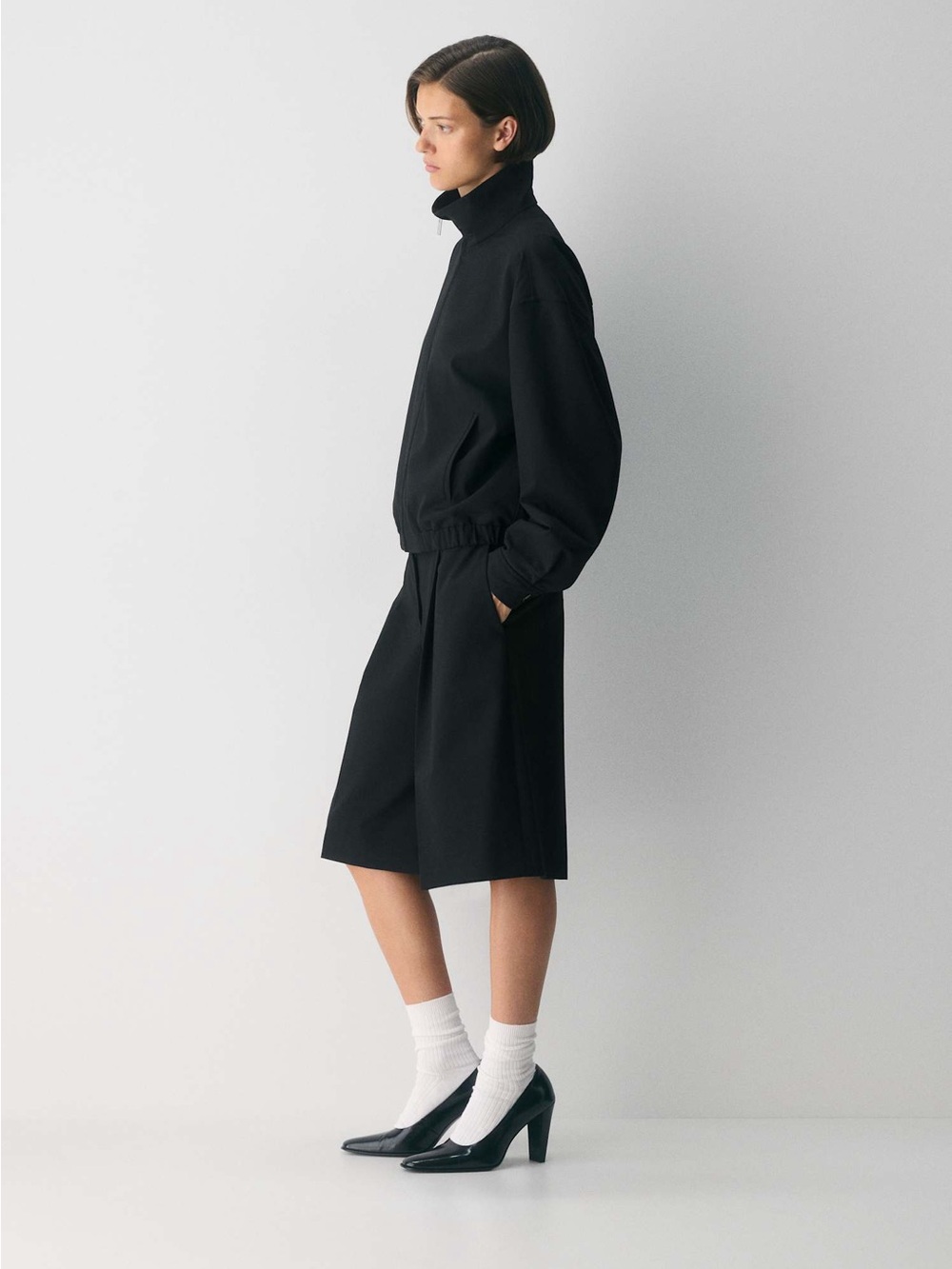 Aritzia Touchpoint Tailored Bermuda Shorts